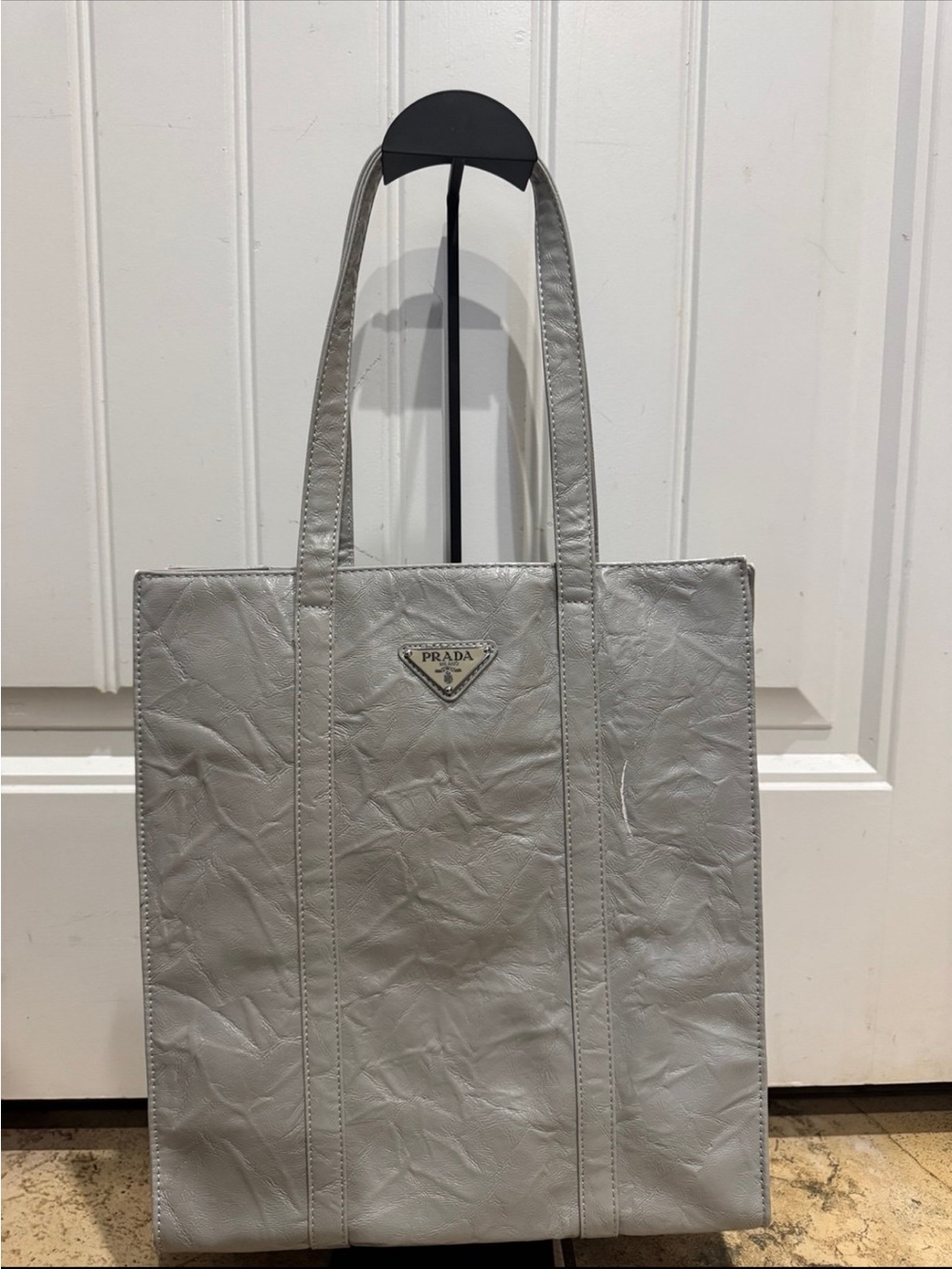 Tote bag in distressed leather